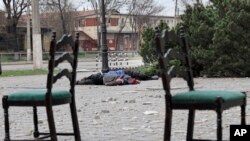 Mariupol မြို့ကလမ်းပေါ်သေဆုံးနေတဲ့အရပ်သားများ