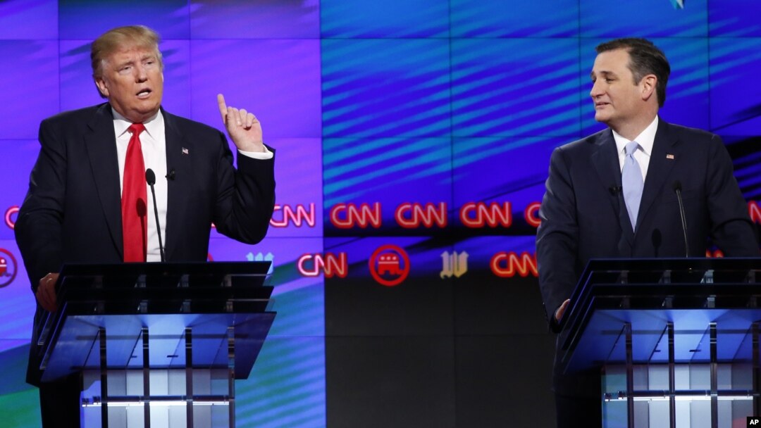 Kandidat Capres partai Republik, Donald Trump (kiri) dan Ted Cruz dalam acara debat di Miami, Florida 10 Maret lalu (foto: dok).