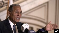 FILE - Mohammed Anwar Esmat Sadat, the head of The Reform and Development Party, speaks during a press conference of the Civil Movement, a coalition of opposition parties, in Cairo, Egypt, October 4, 2023, to denounce what they said the violations related to elections.