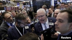 Traders work on the floor of the New York Stock Exchange, April 15, 2016. 