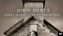 “Dirty Jeans & Mudslide Hymns” još jedna zbirka evokativnih pjesama Johna Hiatta