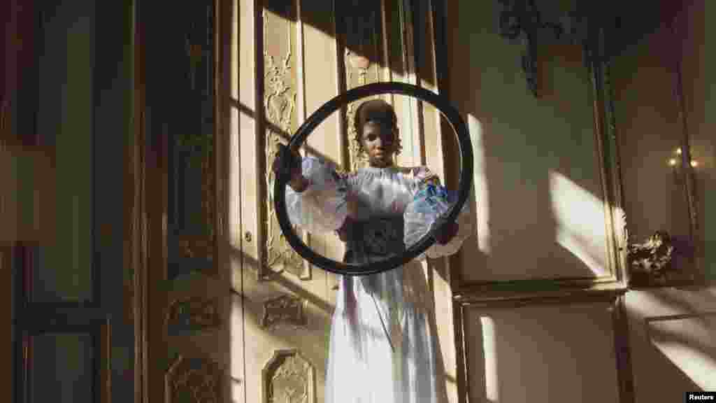 اٹلی کا میلان فیشن ویک وہ میلہ ہے جس کا فیشن اور انٹرٹینمنٹ انڈسٹری سے وابستہ شخصیات پورے سال انتظار کرتی ہیں۔