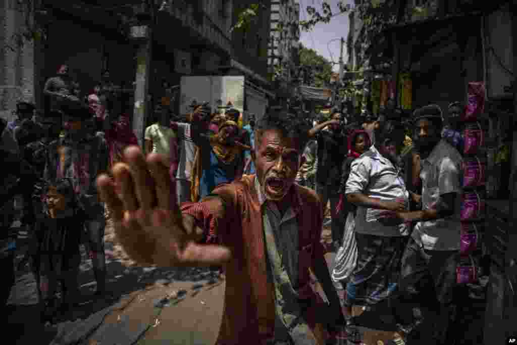 A Muslim resident asks media to leave during the tearing down of Muslim-owned shops in New Delhi&#39;s northwest Jahangirpuri neighborhood in India. (AP Photo/Altaf Qadri)
