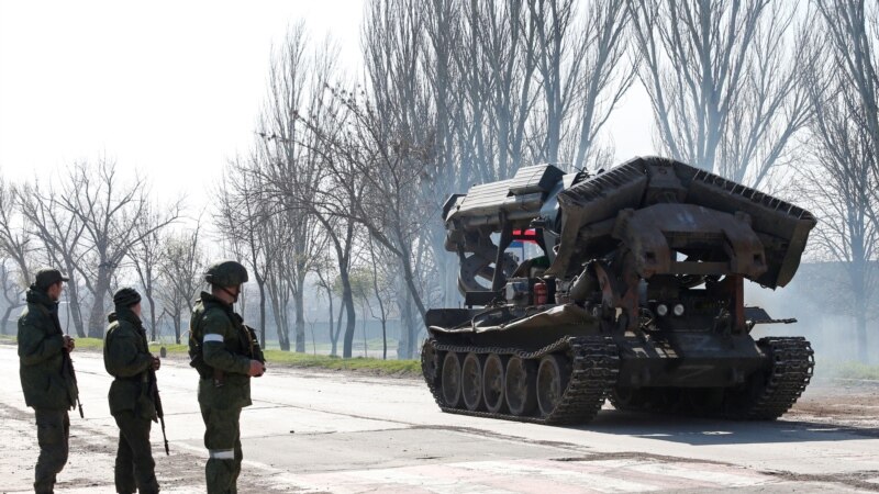 Des ex-militaires éthiopiens font la queue devant l'ambassade de Russie