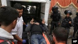 در نیجهٔ درگیری های چند اخیر میان فلسطینی ها و قوای اسراییلی در بیت المقدس ده ها فلسطینی کشته و زخمی شده اند