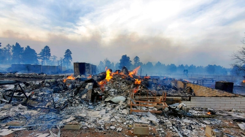 Crews Brace for Strong Winds, Explosive Fire Growth in US West