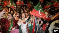عمران خان کا کہنا تھا کہ اُنہوں نے پارٹی کو اسلام آباد کی جانب مارچ کی تیاریاں کرنے کا کہا ہے۔