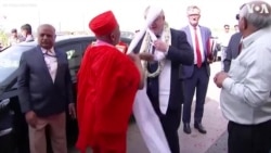 British PM Johnson Dons Turban on India Temple Visit 