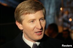 Rinat Akhmetov speaks to the media during an election rally in the eastern Ukrainian city of Donetsk March 24, 2006.