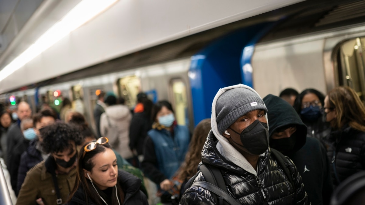 Opinion Study: Majority of Americans Want Travelers to Wear Masks - Vimarsana News