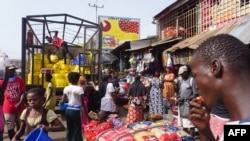 Au marché de Lumley à Freetown le 9 avril 2022.