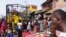 Au marché de Lumley à Freetown le 9 avril 2022.