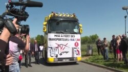 Après le débat: Macron à Saint-Denis, Le Pen dans la Somme avec des routiers