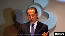 El presidente del Banco Banesco, Juan Carlos Escotet, habla con los medios de comunicación durante una conferencia de prensa en Caracas, Venezuela, el 10 de agosto de 2018.