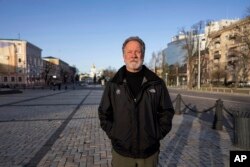 David Beasley, direktur eksekutif Program Pangan Dunia PBB (WFP) dalam wawancara dengan The Associated Press di Kyiv, Ukraina, Kamis, 14 April 2022. (AP/Evgeniy Maloletka)