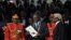 L'ancien président Mwai Kibaki, au centre, lors de la signature de la Constitution, le 27 août 2010.