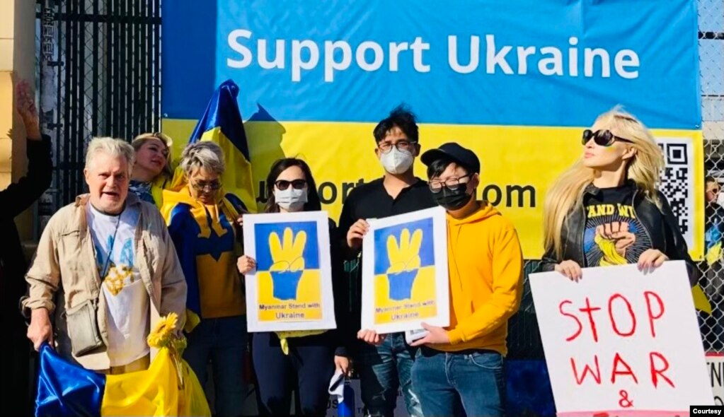 戴安娜·雷克希尼亚所在的南加州乌克兰社区，3月6日在当地乌克兰文化中心举办反战活动，获得缅甸社区和华人社区的支持。(照片由缅甸民主活动人士Maung Li 提供。2022年3月6日)(photo:VOA)