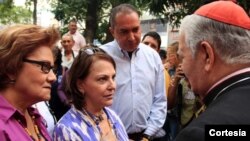 La esposa del detenido alcalde de Caracas, Mitzi Capriles, se reunió con el arzobispo de Caracas, Jorge Urosa