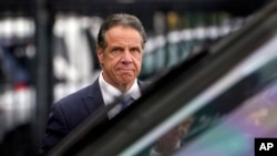 Ông Andrew Cuomo sau khi tuyên bố từ chức thống đốc bang New York, 10/8/2021 (AP Photo/Seth Wenig).