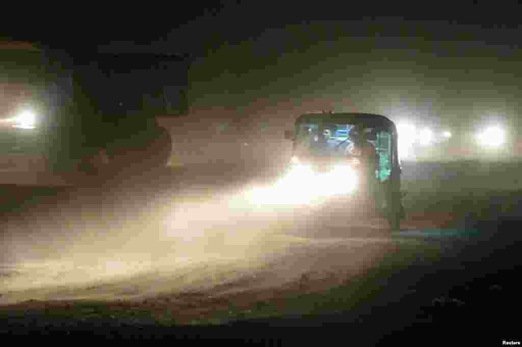 La tempête de sable à Mathura, dans l&#39;état de l&#39;Uttar Pradesh.