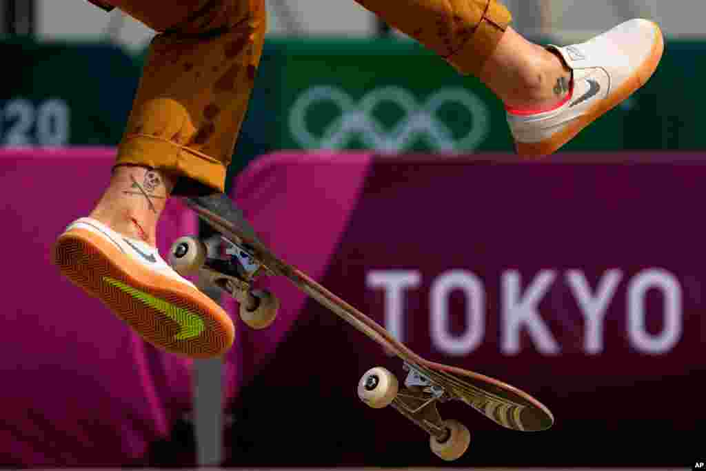 2020 하계 올림픽 스케이트보딩 대회에 출전할 브라질의 레티시아 부포니 선수가 일본 도쿄의 아리아케 어반 스포츠 파크에서 연습하고 있다. 국제올림픽위원회(ICO)는 지난 2014년 스케이트보딩을 올림픽 정식종목으로 채택했다. 