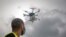Le Maroc a déployé des drones pour la surveillance aérienne, les annonces et l'assainissement dans le cadre de la lutte contre le coronavirus. Photo prise le 23 avril 2020 près de Rabat. (FADEL SENNA / AFP)