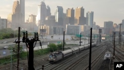 Un tren a alta velocidad que viajaba de Norristown se estrelló contra un tren desocupado en la terminal de la calle 69.