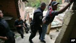 Nicolás Maduro aprobó 25 millones de dólares para la adquisición de vehículos, armas y chalecos antibalas para este cuerpo de seguridad, además de anunciar un aumento de 50 por ciento para sus salarios.