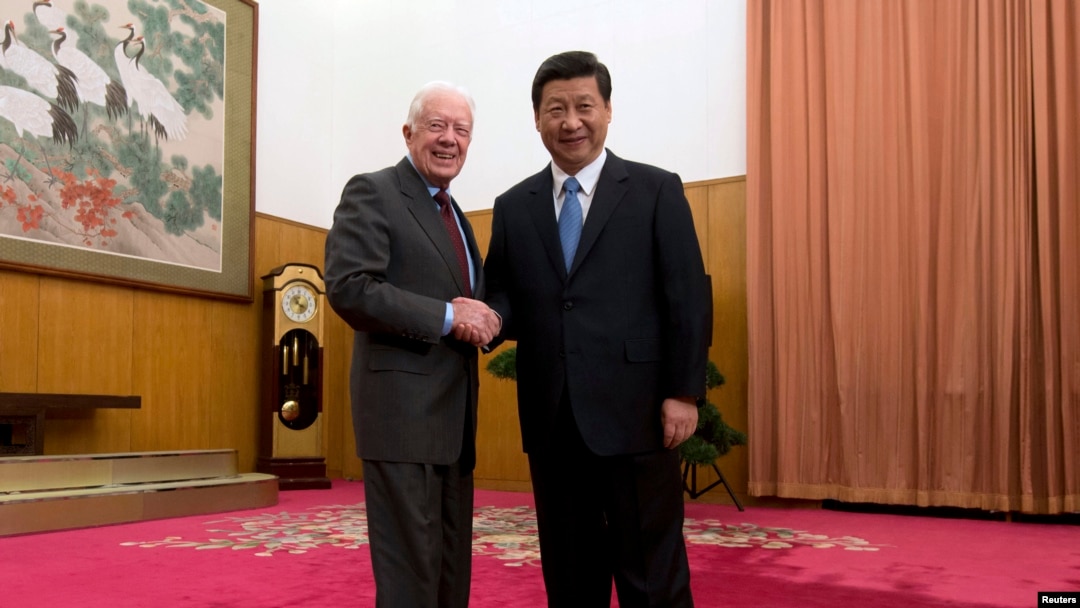资料照：中国领导人习近平在北京中南海会见到访的美国前总统卡特。( 2012年12月13日)