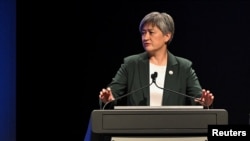 La ministra de Asuntos Exteriores de Australia, Penny Wong, habla durante el Foro de Cooperación Marítima de la Cumbre Especial ASEAN-Australia, en Melbourne, Australia, el 4 de marzo de 2024. 