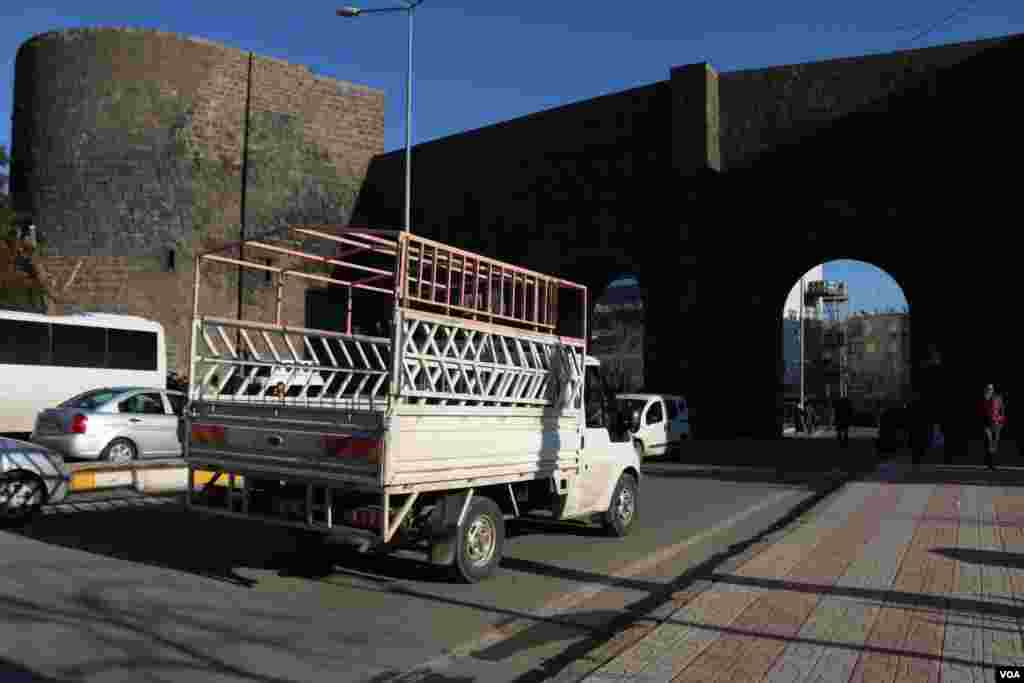Residents living Sur district in Diyarbakir after the curfew was expanded