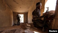 Боец курдского ополчения в Сирии (архивное фото)