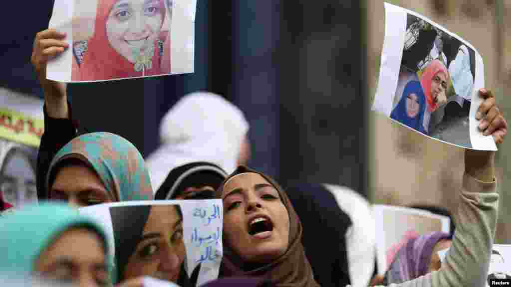 &nbsp;ደቂ- ኣንስትዮ ቤተሰብ እሱራት ደቂ-አንስትዮ ግብጺ ' ኣሕዋትና ይለቐቓ' ዝብል መሪሕ ቃል ብምሓዝ ኣብ ግብጺ ሰላማዊ ሰልፊ ኣካይደን።