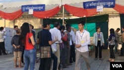 Masu kada kuri'a a zaben Cambodia 