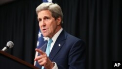 Menlu AS John Kerry dalam konferensi pers di Nairobi, Kenya hari Senin (4/5).