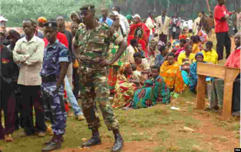 Les forces de l&#39;ordre ont été déployées dans des centres de vote, le 29 juin 2015, lors des élections législtives au Burundi