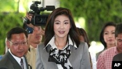 Yingluck Shinawatra, the leader of Pheu Thai Party, center, arrives for a meeting with leaders of the coalition partners at a hotel in Bangkok, Thailand, July 4, 2011