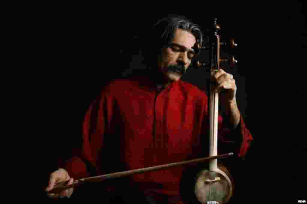 کیهان کلهر نوازنده ایرانی کمانچه اجازه کنسرت در نیشابور را نیافت.