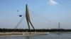 Burung-burung terbang di atas perairan sungai Yamuna di dekat jembatan Signature, di New Delhi, India, pada Hari Bumi, 22 April 2020. 