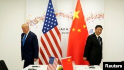 Imagem de arquivo: Presidente dos EUA Donald Trump (esq) Presidente da China Xi Jinping (dir) Osaka, Japão, Junho 29, 2019.