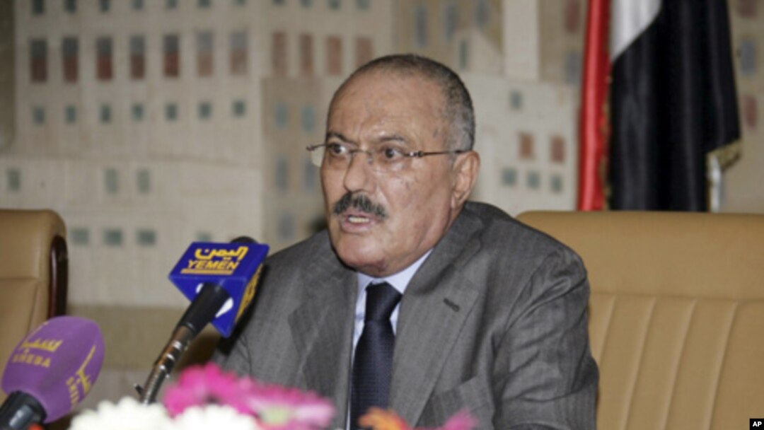 Yemen's President Ali Abdullah Saleh addresses a meeting of the ruling General People's Congress party leaders in Sanaa on October 19, 2011.