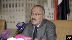 Yemen's President Ali Abdullah Saleh addresses a meeting of the ruling General People's Congress party leaders in Sanaa on October 19, 2011.