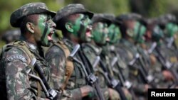 Brazilian Army soldiers react at the border with Colombia during a training to show efforts to step up security along borders, in Vila Bittencourt, Amazon State, Brazil, Jan. 18, 2017. 