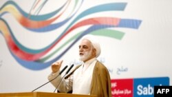 ایران کی عدلیہ کے ترجمان غلام حسین محسنی تہران میں ایک تقریب میں گفتگو کر رہے ہیں۔ مارچ 2017