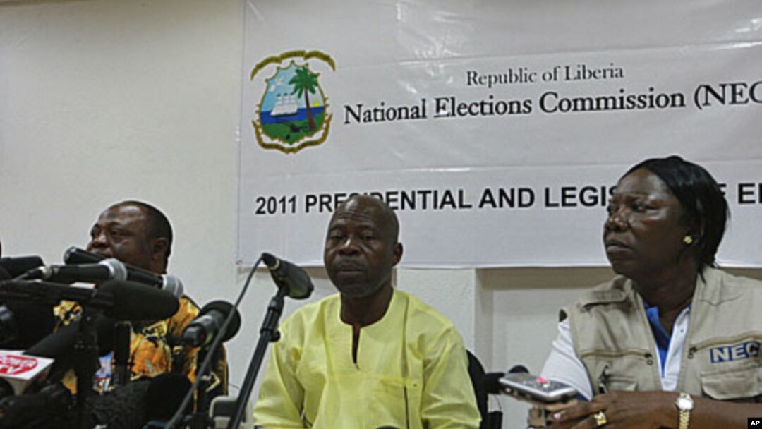 National Elections Commission Chairman James Fromayan (C) delivers the first results of Liberia's presidential election during a news conference in Monrovia, October 13, 2011.