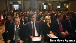 Premijer Srbije Ivica Dačić, predsednik Upravnog odbora Sosijete ženeral banke Goran Pitić i ministarska energetike, razvoja i zaštite životne sredine Srbije Zorana Mihajlović prisustvuju predstavljanju Bele knjige Saveta stranih investitora u Srbiji u hotelu Hajat u Beogradu, 16. oktobar 2012.