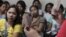 Un agent de santé communautaire fait une présentation de planification familiale dans une clinique de santé reproductive gérée par une Ong à Tondo dans la région de Manille aux Philippines, le 12 janvier 2016. 