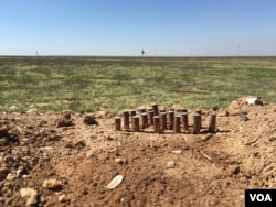 Bullets lined up in the gap between sandbags forming a wall protecting the Iraqi Kurdish forces' last military base on the frontline with Islamic State in the Makhmour area of Iraq, March 8, 2016. (S. Behn/VOA)