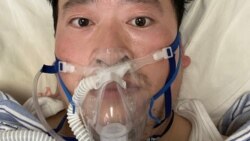 Esta es la foto del médico Li Wenliang, que se ha vuelto viral y que ahora es la imágen de las críticas contra el gobierno Chino.