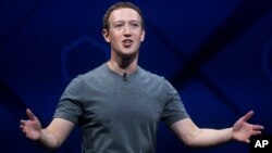 El multimillonario fundador y director general de Facebook está visitando estados que no conocía para un nuevo proyecto de su compañía.